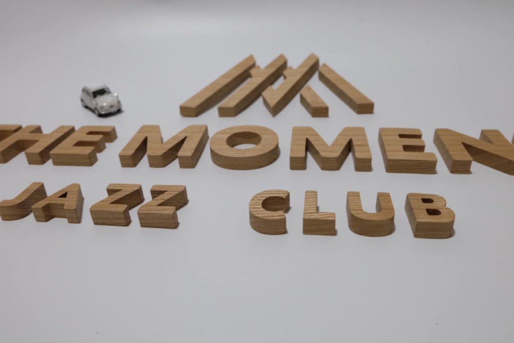 タモ材の立体文字